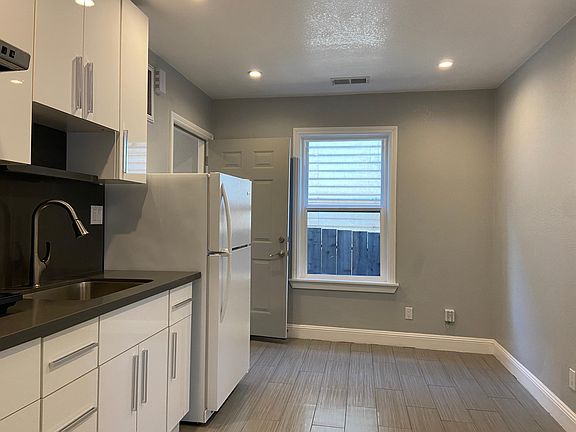 5th image of 218 Grafton Ave