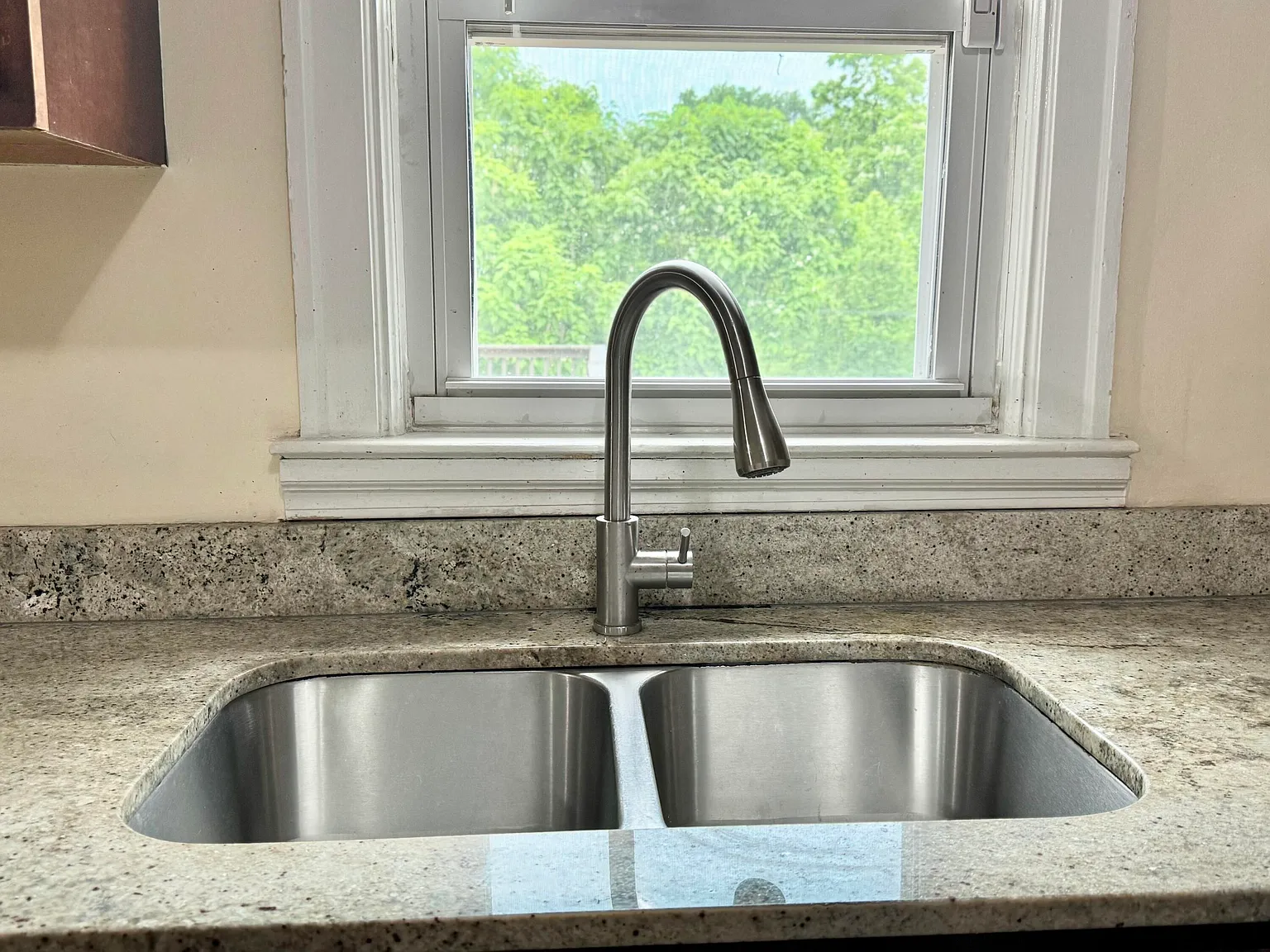 4 bed, 2.0 bath, 2162 sqft, $3,300 — Photo 4