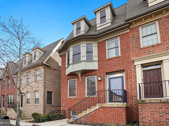 3rd image of 109 Waltman Pl NE