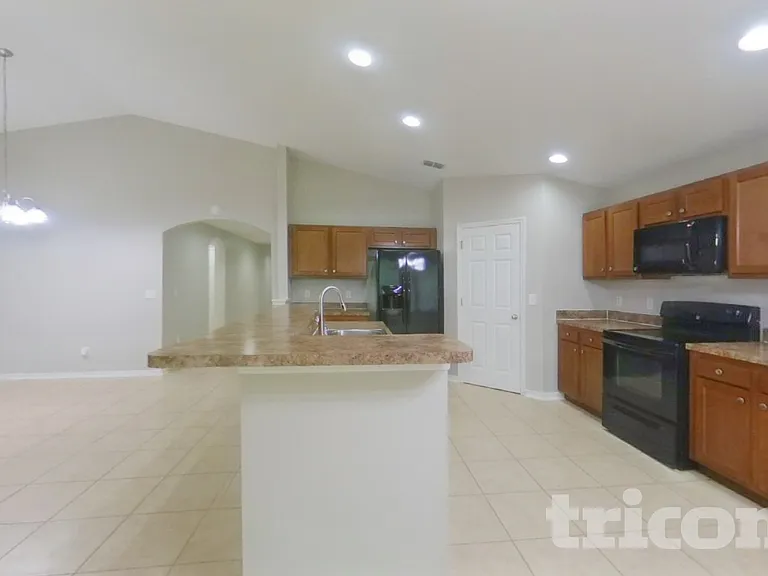 703 Bainbridge Loop — Photo 5