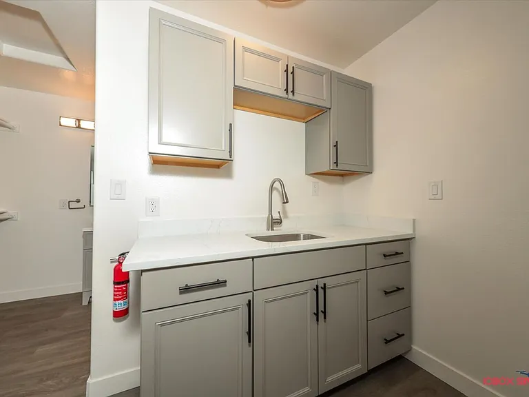 951 S Hobson'S Choice Ln — Photo 3