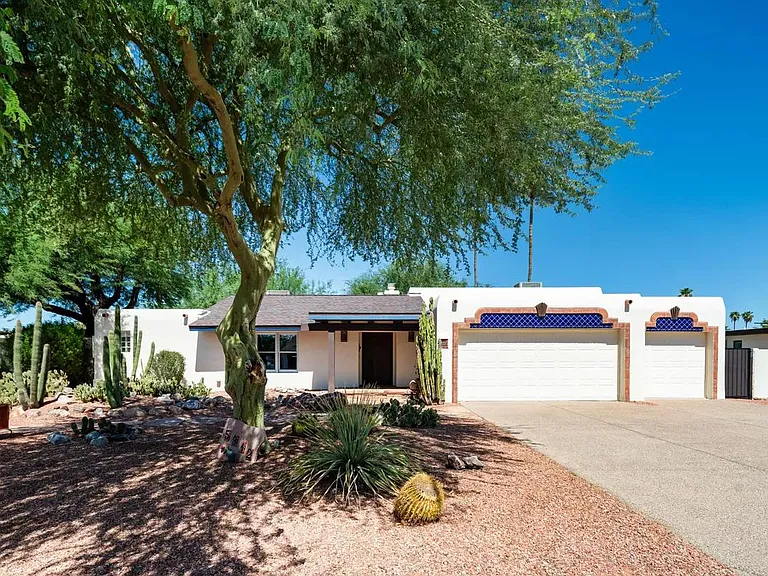 5312 E Ludlow Dr — Photo 2