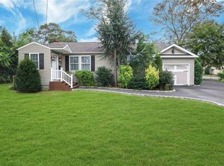 72 Brookside Ave, North Babylon, NY 11703