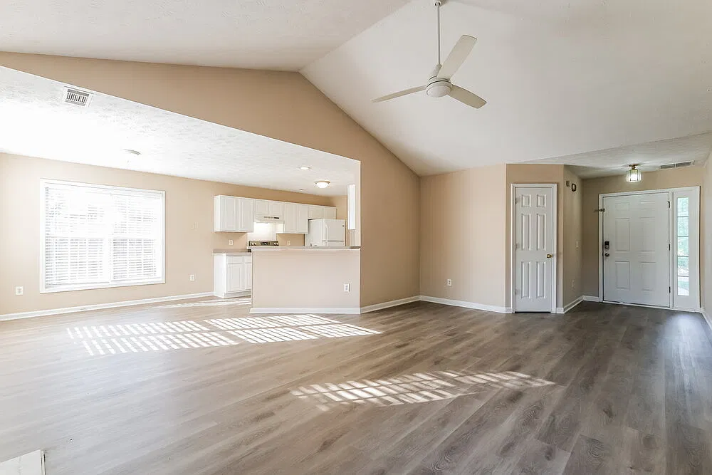 3 bed, 2.0 bath, 1345 sqft, $3,080 — Photo 4