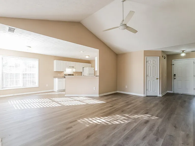 5400 Princeton Oaks Dr — Photo 4