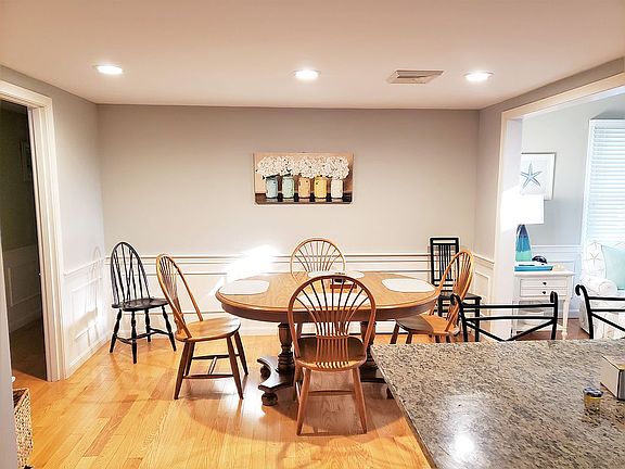 Hardwoods Dining area 