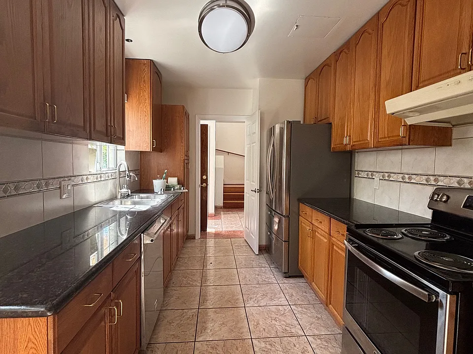 221 S Commonwealth Ave