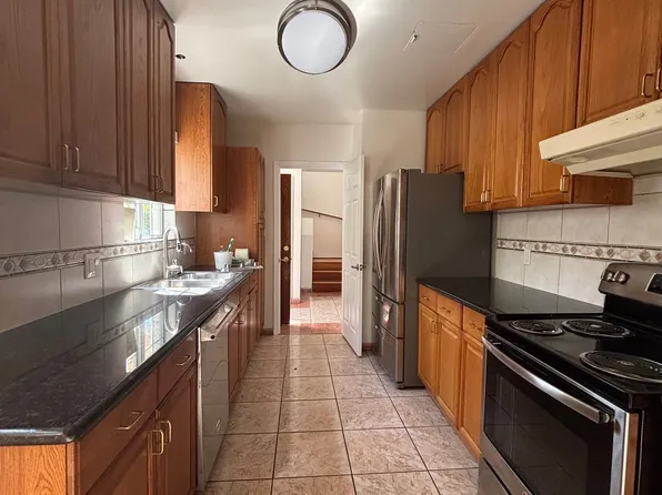 221 S Commonwealth Ave, Los Angeles, CA 90004