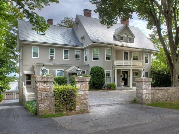 360 Gibbs Ave APT 9, Newport, RI 02840