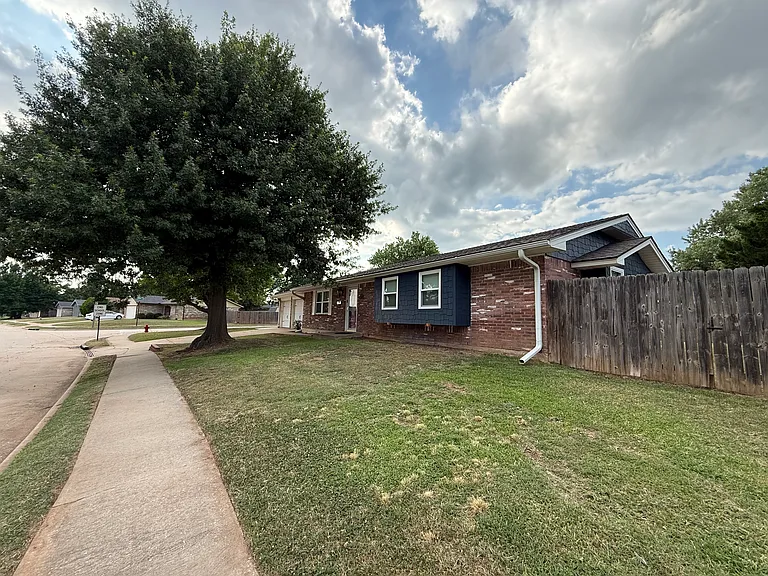 501 Palais Ave — Photo 6