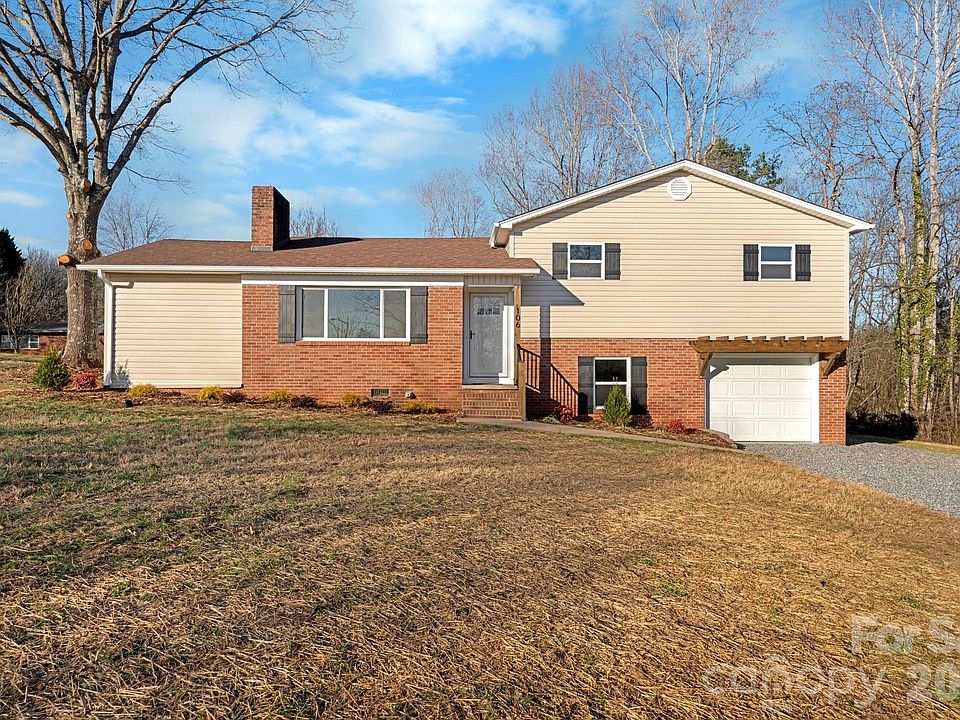 1st image of 106 Royalwood Dr