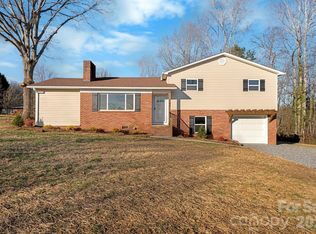 106 Royalwood Dr, Lenoir, NC 28645