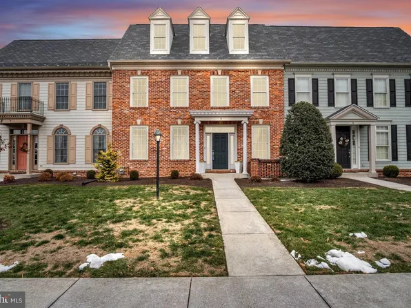 6 Jamestown Sq, Mechanicsburg, PA 17050