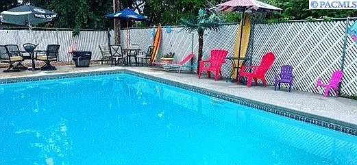 2nd image of 405 Cottonwood Dr