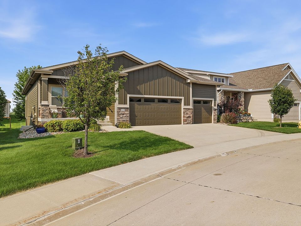 1st image of 413 NE Brookridge Cir