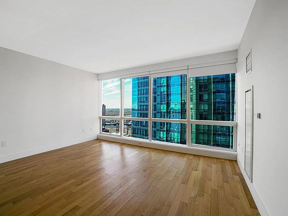 5th image of 77 Hudson St APT 2313