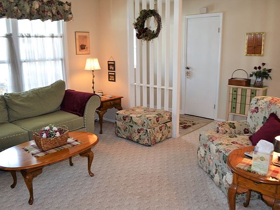 3rd image of 125 Oakwood Dr