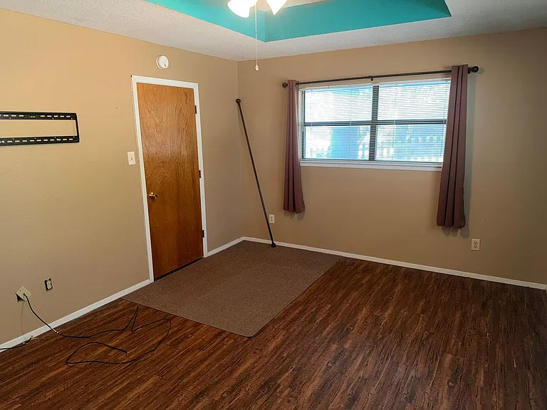 2708 Cedarhill St — Photo 9