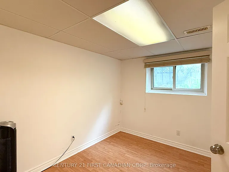 80 Rollscourt Pl — Photo 14