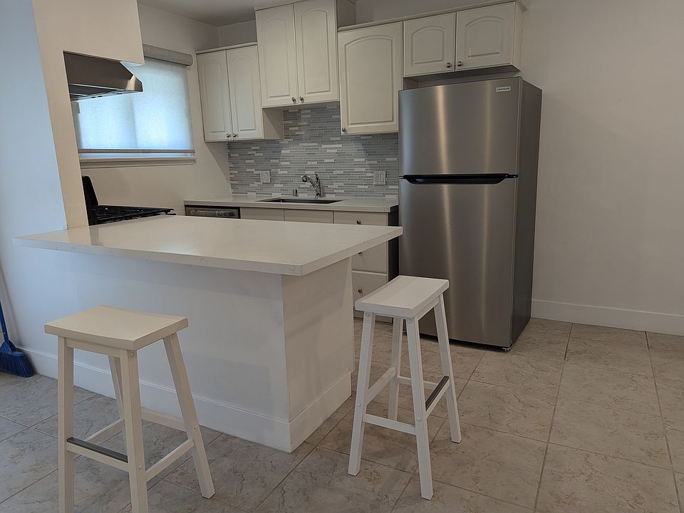 1st image of 1906 N Hollywood Way #103