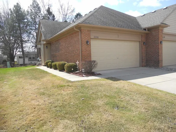 16918 Country Ridge Ln, Macomb, MI 48044