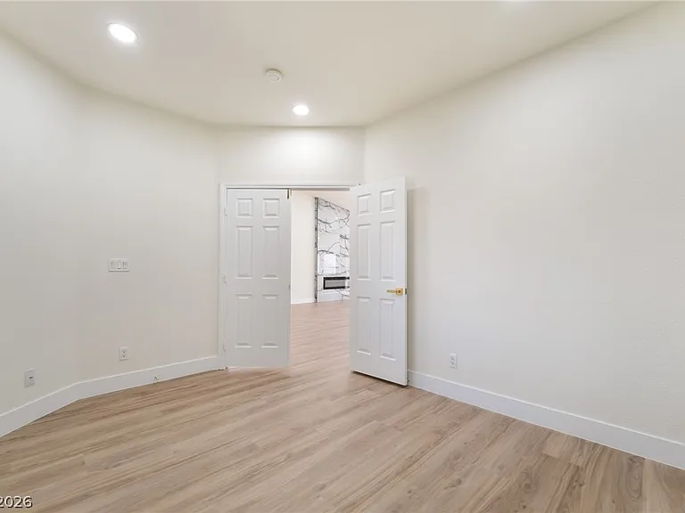 9205 Desert Village Ave — Photo 34