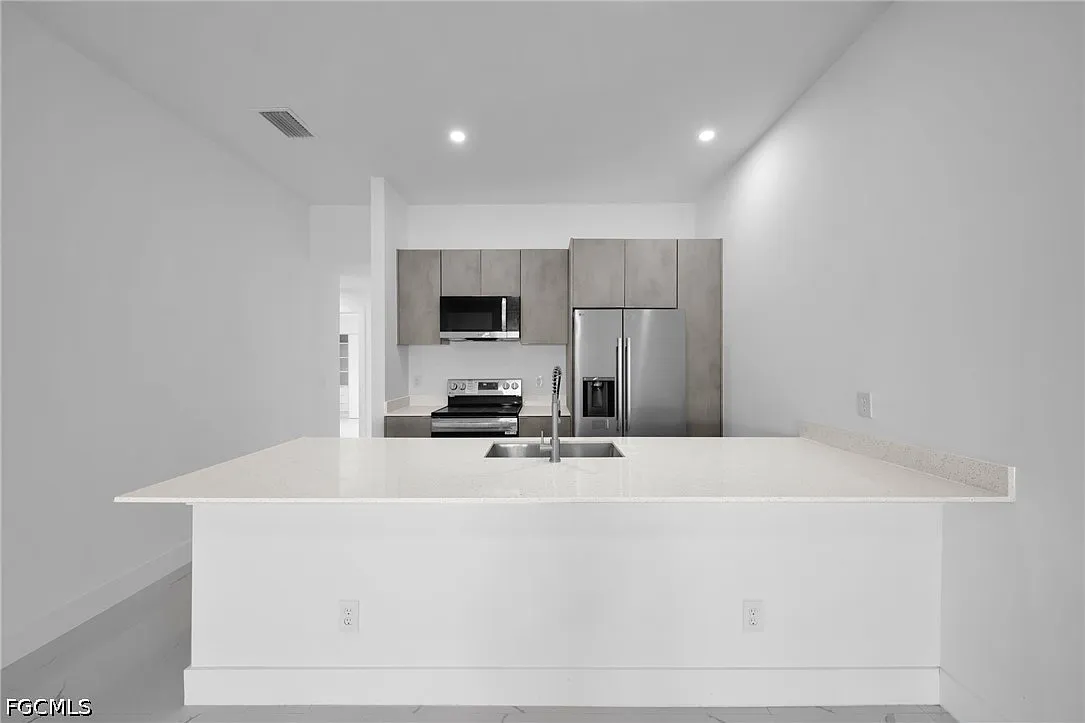 3 bed, 2.0 bath, 1275 sqft, $1,675 — Photo 4