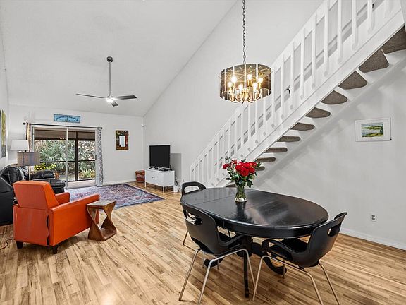 4th image of 933 NE Sandalwood Place