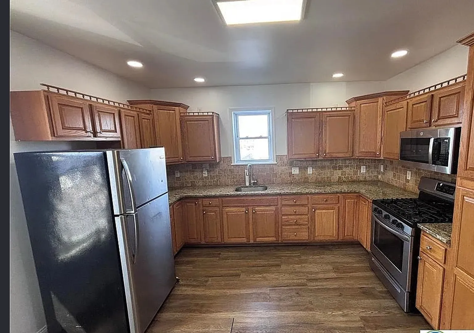 Spacious 3-Bedroom Apartment with Parking Limited-Time Offer! — Photo 1