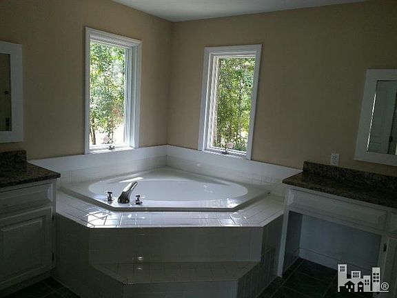 5th image of 604 McGinnis Ln