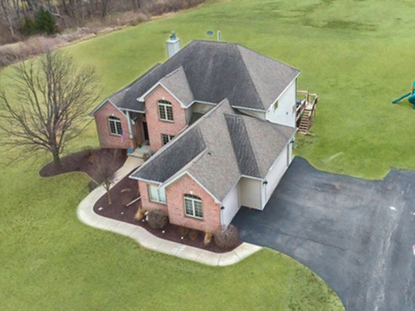 6957 E Wildwood Rd, Stillman Valley, IL 61084