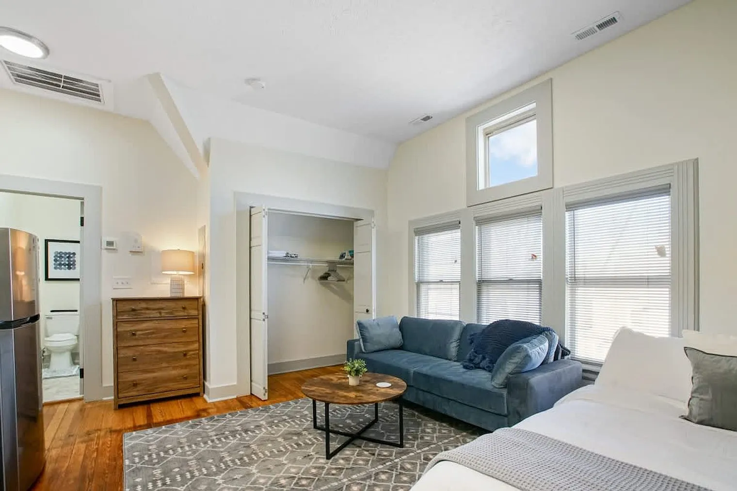 Studio, 1.0 bath, 398 sqft, $1,623 — Photo 3