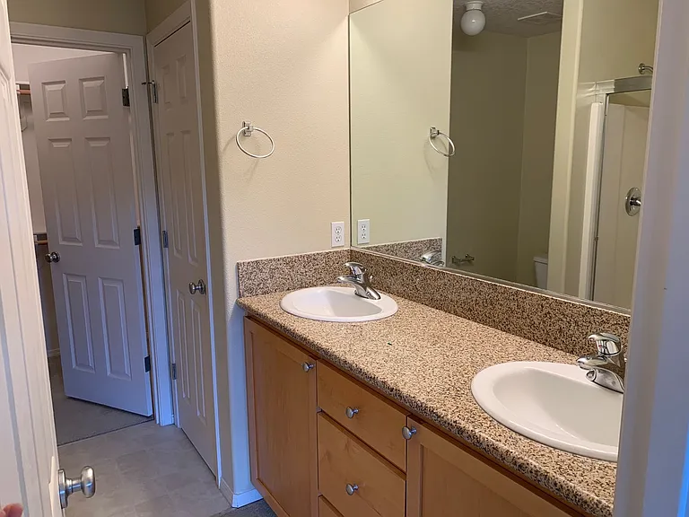 6031 NE Maidstone St — Photo 10