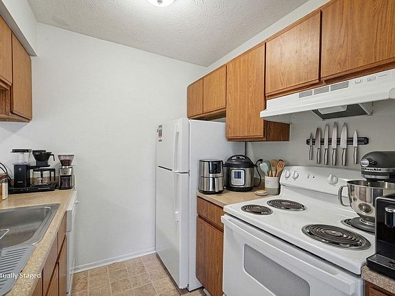 5th image of 4412 Eastwood Dr #13201