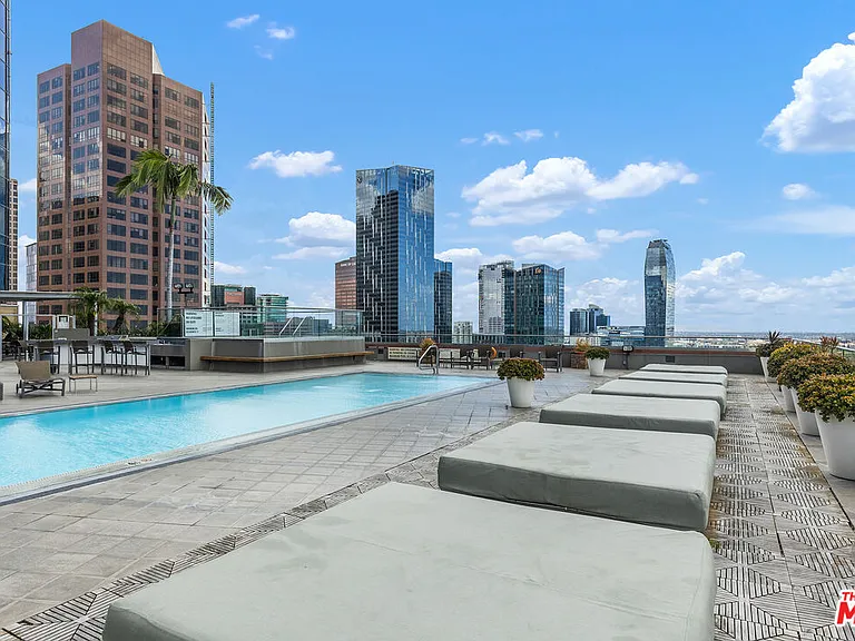 1100 Wilshire Blvd #2911 — Photo 27