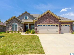 7520 Hadleigh Crest Dr SE, Owens Cross Roads, AL 35763