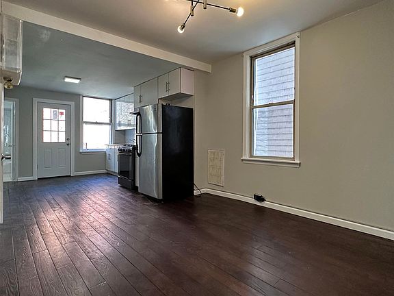 3rd image of 22 Marion Pl #1