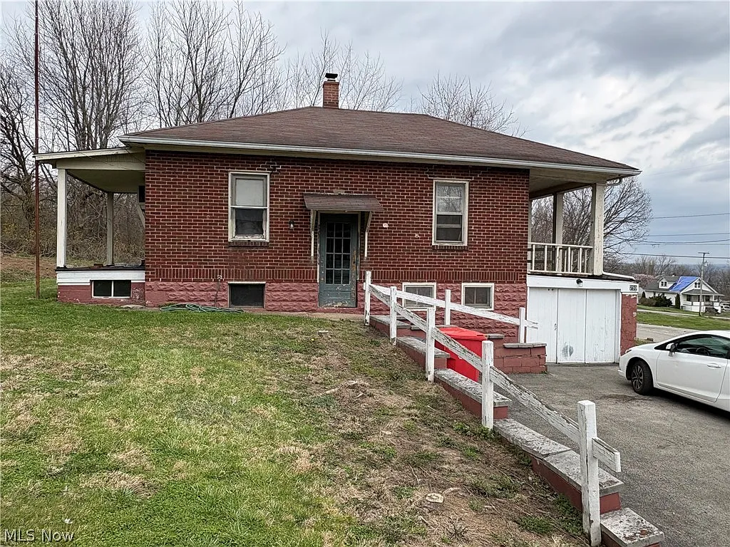 759 Gaylord Ave photo 1