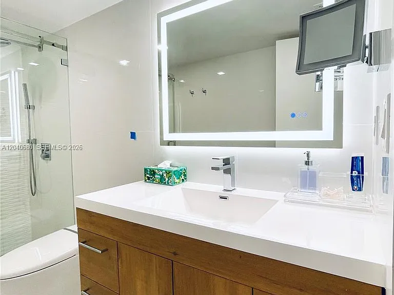 5701 Collins Ave #Penthouse 08 — Photo 19