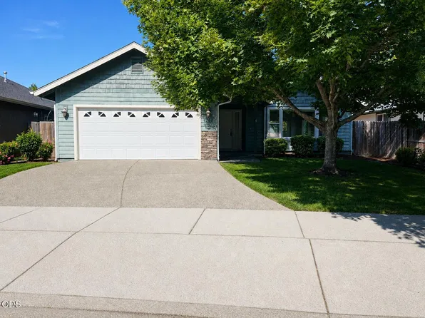 1288 SW Sturgeon Ct, Grants Pass, OR 97527