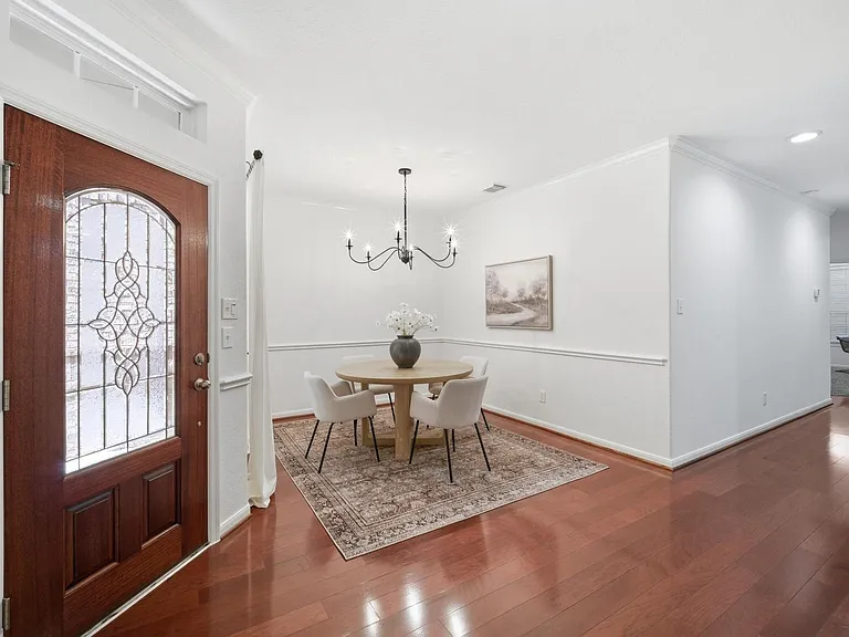 1246 Glenwood Canyon Ln — Photo 2