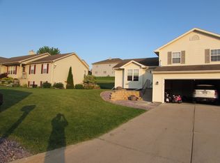 214 Quail Ridge Dr, Barneveld, WI 53507