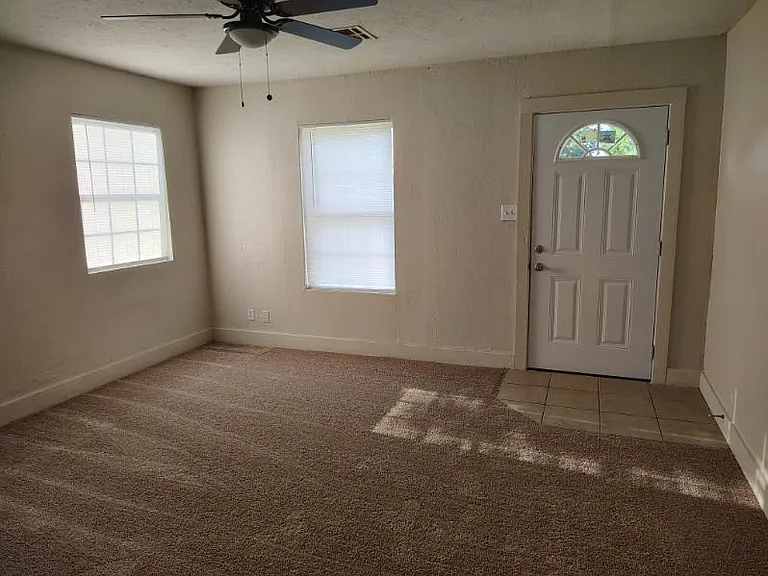 927 W Chickasha Ave #2 — Photo 2