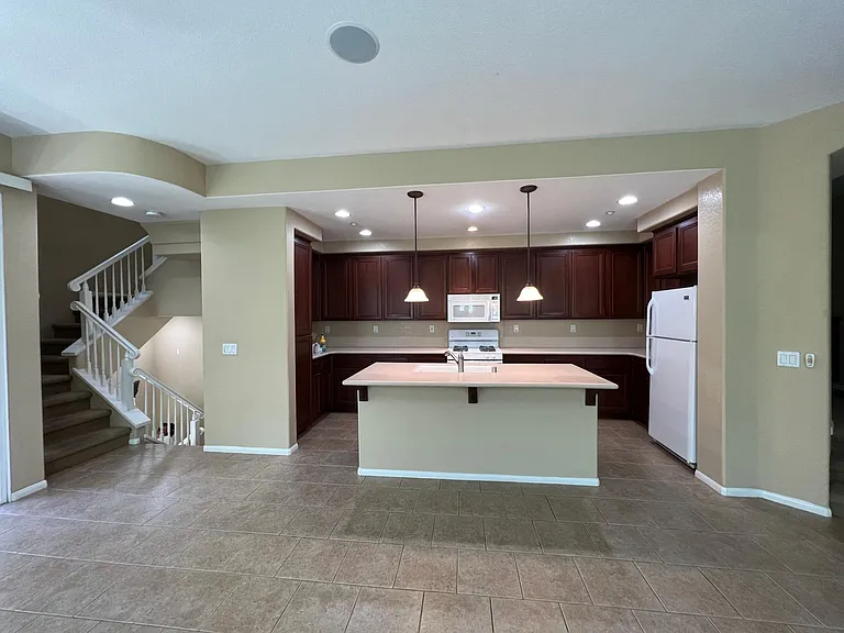 637 Kellogg St — Photo 10