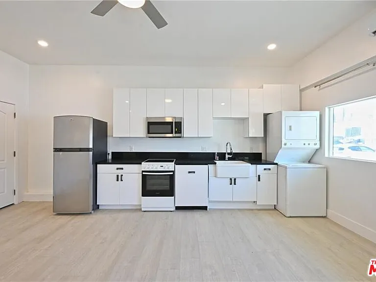 7929 Blackburn Ave #7 — Photo 4