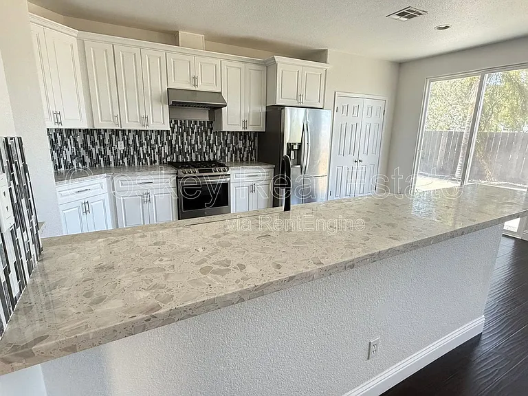 328 Whispering Oaks Ct — Photo 4
