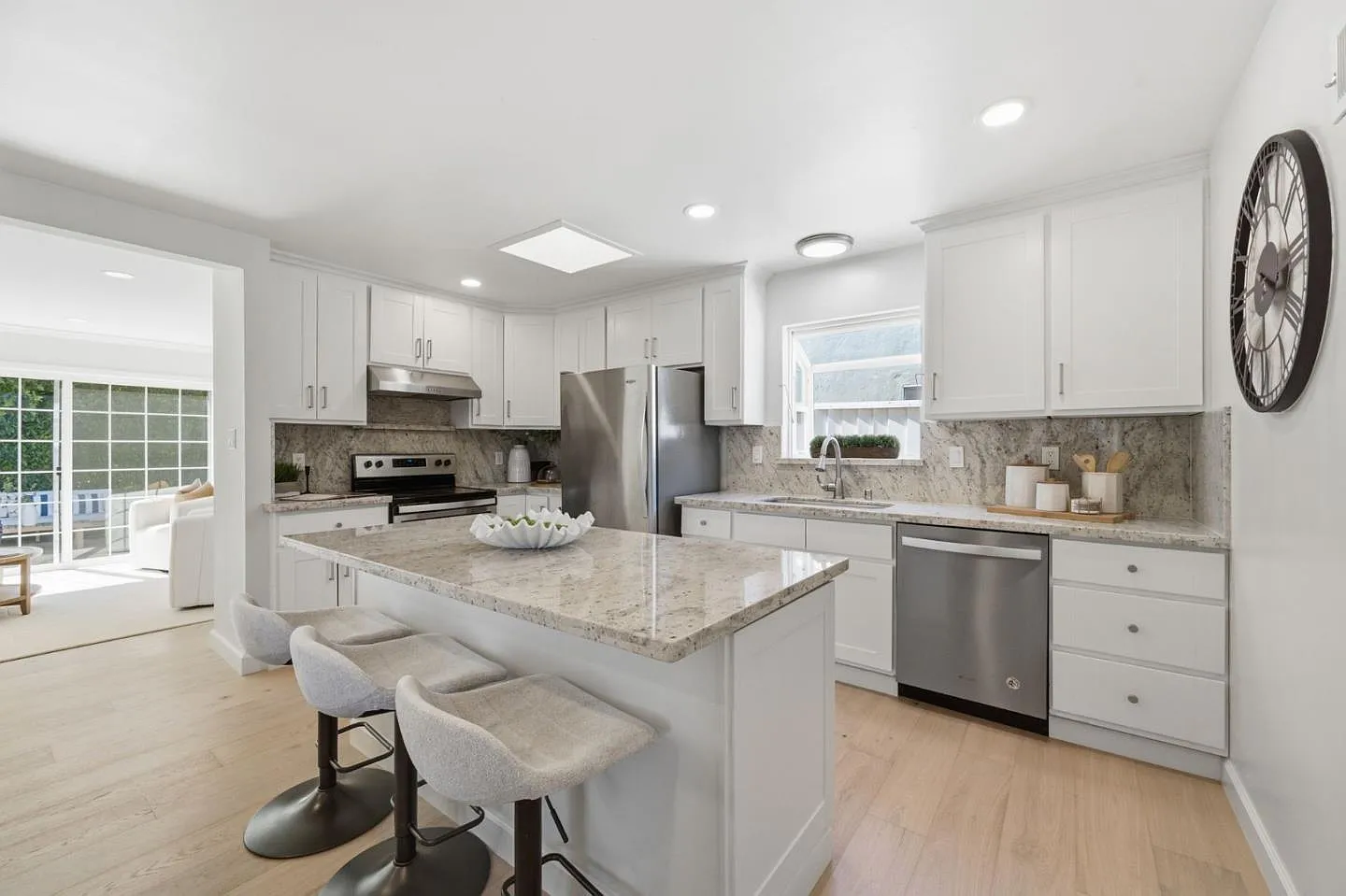 3 bed, 1608 sqft, $5,500 — Photo 1