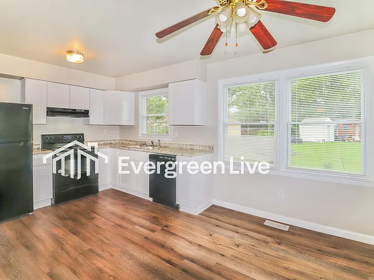 2436 Strawberry Ln — Photo 8