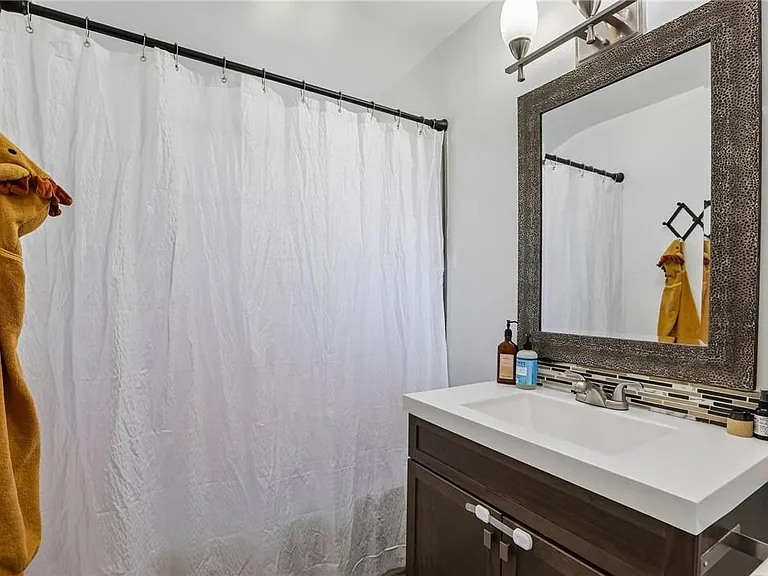 16729 Archwood St — Photo 17