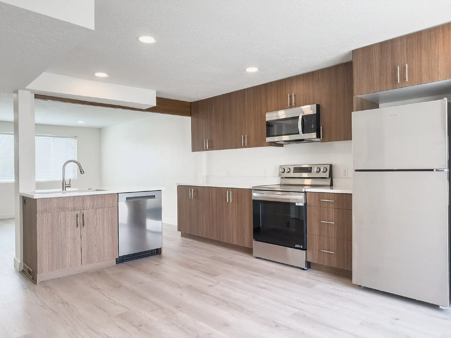 2 bed, 1.0 bath, 1216 sqft, $1,695 — Photo 4